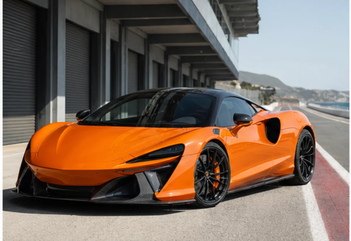 McLaren Artura Flame GT Circuit